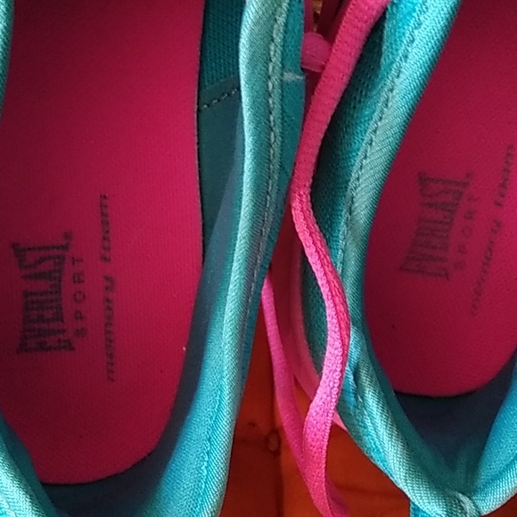 EVERLAST - Picture 3 of 4